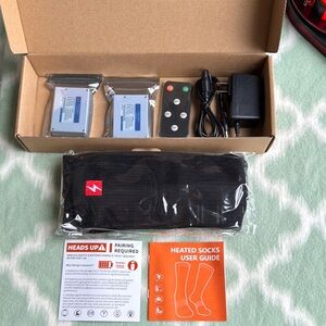 NWT Reifut wireless Battery Heated Winter Gear socks M or L